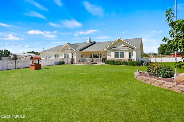 206 Pear Ave S, Yakima, WA 98908