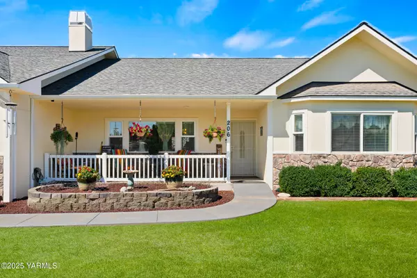 206 Pear Ave S, Yakima, WA 98908