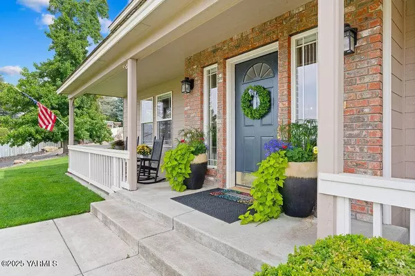 1002 Ridgeview Ave, Selah, WA 98942