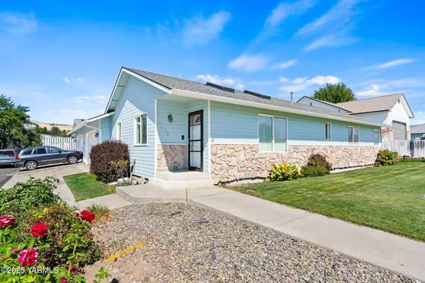 9503 Walnut St W, Yakima, WA 98908