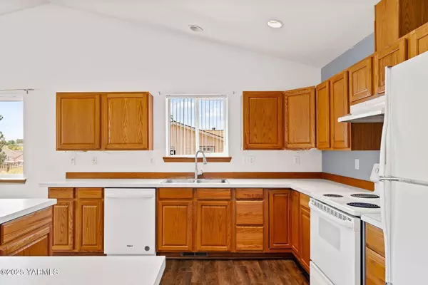 9503 Walnut St W, Yakima, WA 98908