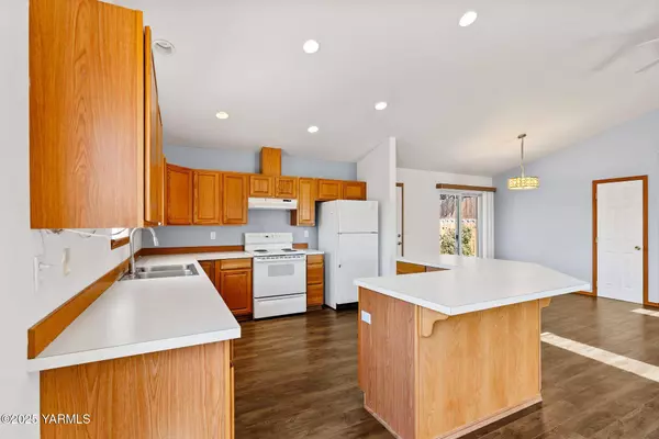 9503 Walnut St W, Yakima, WA 98908