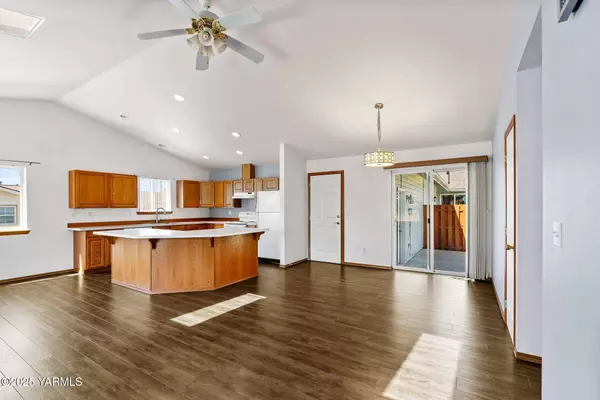 9503 Walnut St W, Yakima, WA 98908