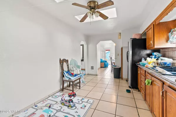 309 & 309 2nd Ave W, Toppenish, WA 98948