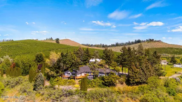 451 Pleasant Valley Pl, Yakima, WA 98908