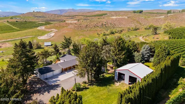 451 Pleasant Valley Pl, Yakima, WA 98908