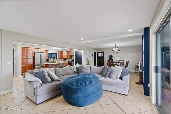 221 Skone Way, Wapato, WA 98951