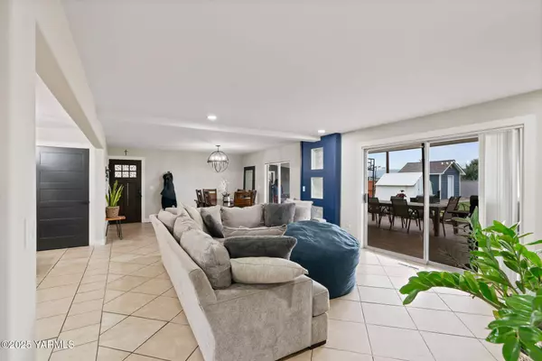 221 Skone Way, Wapato, WA 98951