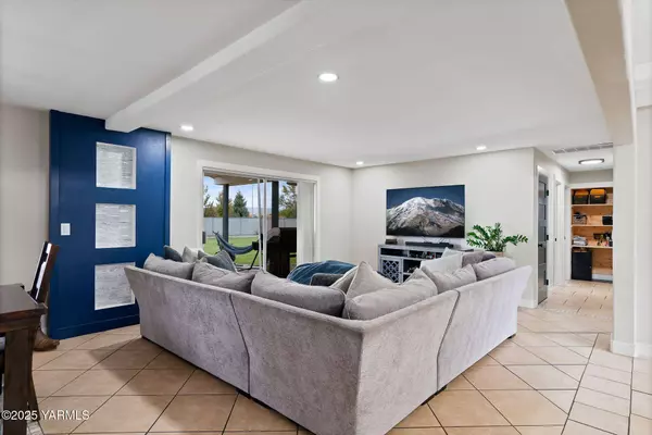 221 Skone Way, Wapato, WA 98951