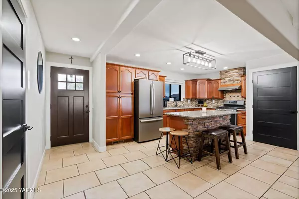 221 Skone Way, Wapato, WA 98951