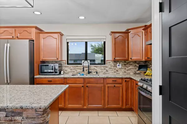 221 Skone Way, Wapato, WA 98951