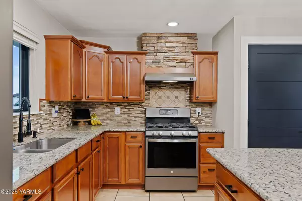 221 Skone Way, Wapato, WA 98951