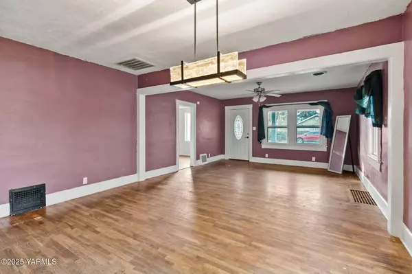 913 Pleasant Ave, Yakima, WA 98902