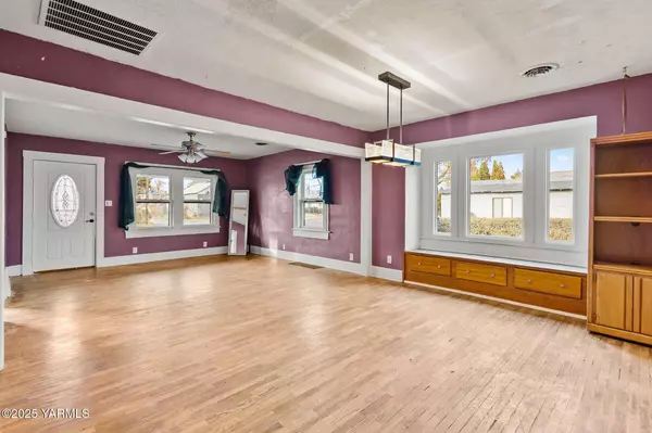 913 Pleasant Ave, Yakima, WA 98902