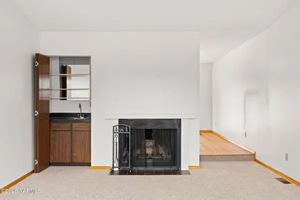 611 53rd Ave S, Yakima, WA 98908