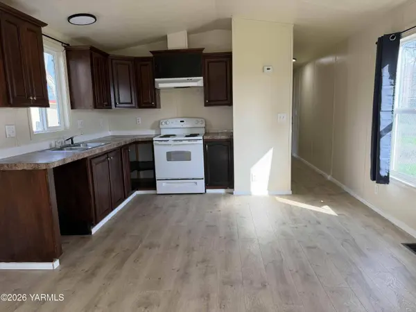 481 1st St, White Swan, WA 98952