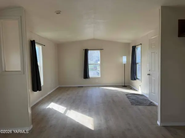 481 1st St, White Swan, WA 98952