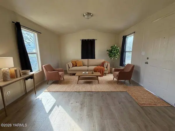 481 1st St, White Swan, WA 98952