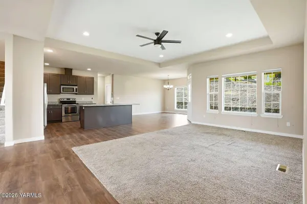510 N 15th St, Selah, WA 98942