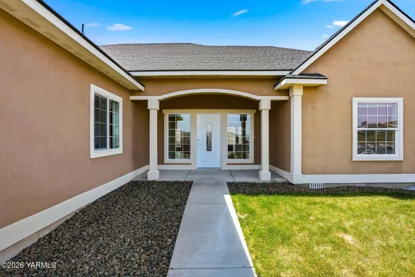 510 N 15th St, Selah, WA 98942