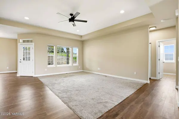 510 N 15th St, Selah, WA 98942
