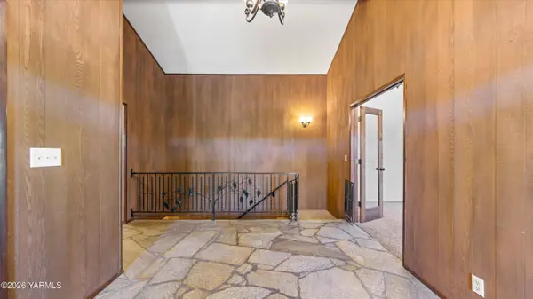 411 N 36th Ave, Yakima, WA 98902