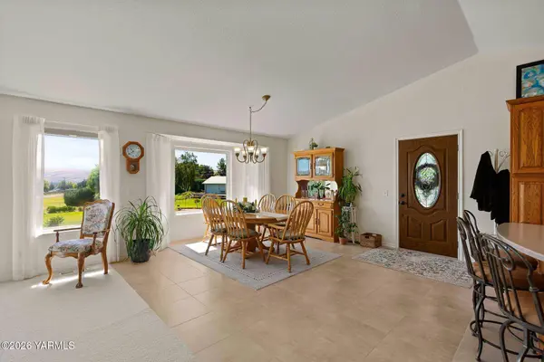 31 Faulkner Rd, Selah, WA 98942