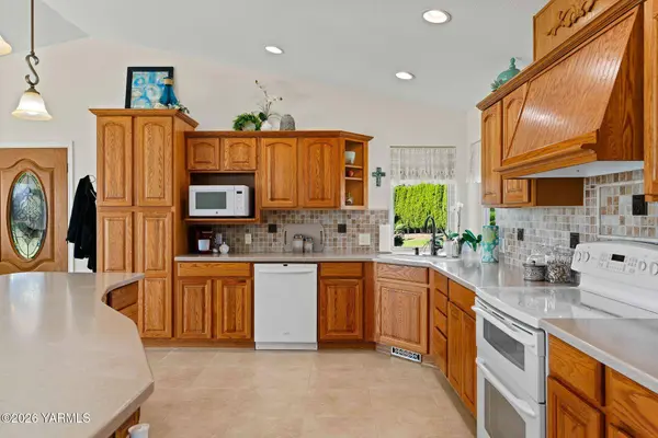 31 Faulkner Rd, Selah, WA 98942