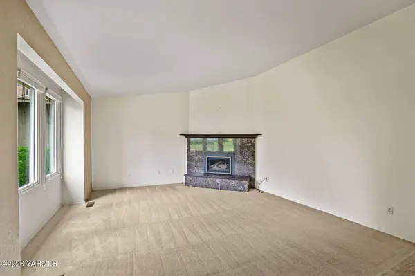 3112 15 Redwood WAY, Yakima, WA 98902