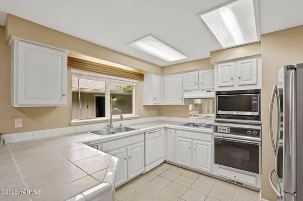 3112 15 Redwood WAY, Yakima, WA 98902