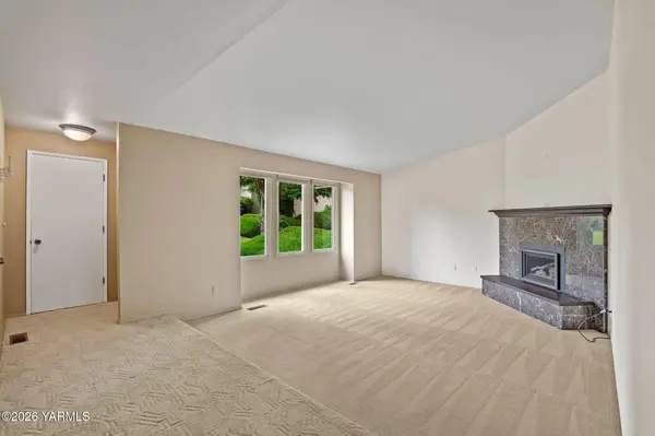3112 15 Redwood WAY, Yakima, WA 98902