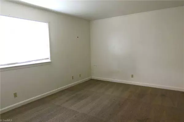 2890 Carriage DR #L, Winston-salem, NC 27106