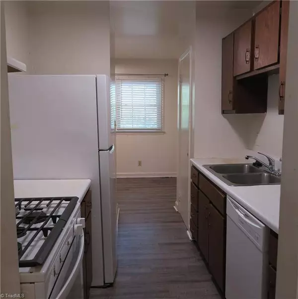 2890 Carriage DR #L, Winston-salem, NC 27106