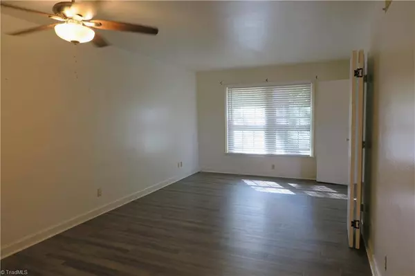 2890 Carriage DR #L, Winston-salem, NC 27106