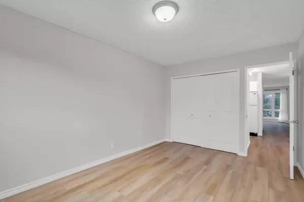 58 Bermuda CT NW, Calgary, AB T3K 1H3