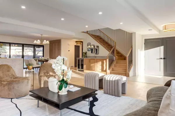 1116 Varsity Estates DR NW, Calgary, AB T3B 3B3