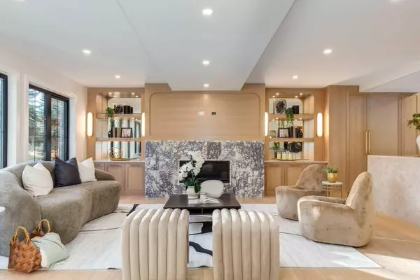 1116 Varsity Estates DR NW, Calgary, AB T3B 3B3