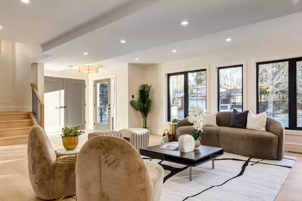 1116 Varsity Estates DR NW, Calgary, AB T3B 3B3