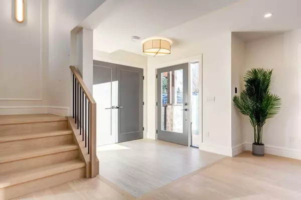 1116 Varsity Estates DR NW, Calgary, AB T3B 3B3