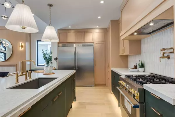 46 Varsity Estates Close NW, Calgary, AB T3B 5J2