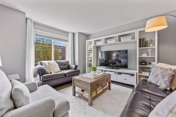 8916 Wentworth AVE SW, Calgary, AB T3H 5N9