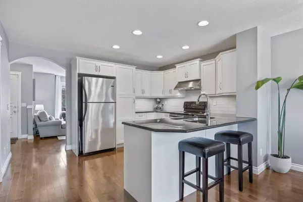 8916 Wentworth AVE SW, Calgary, AB T3H 5N9