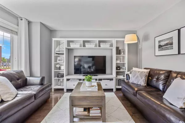 8916 Wentworth AVE SW, Calgary, AB T3H 5N9