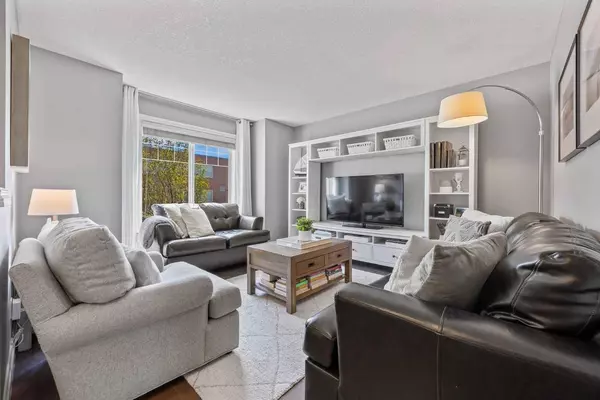 8916 Wentworth AVE SW, Calgary, AB T3H 5N9