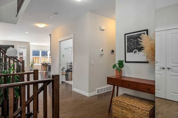 192 Nolanhurst HTS NW, Calgary, AB T3R 1S6