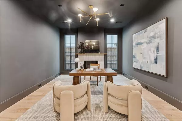 4901 W Hanover Avenue, Dallas, TX 75209