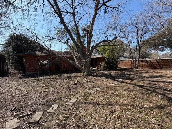 5823 Walnut Hill Lane, Dallas, TX 75230