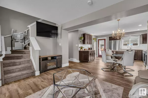 283 DESROCHERS BV SW, Edmonton, AB T6W 3H9