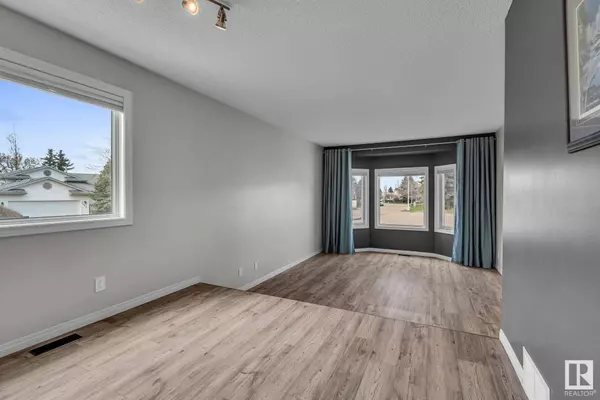 3044 44B AV NW, Edmonton, AB T6T 1G4