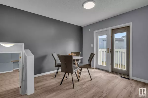 3044 44B AV NW, Edmonton, AB T6T 1G4